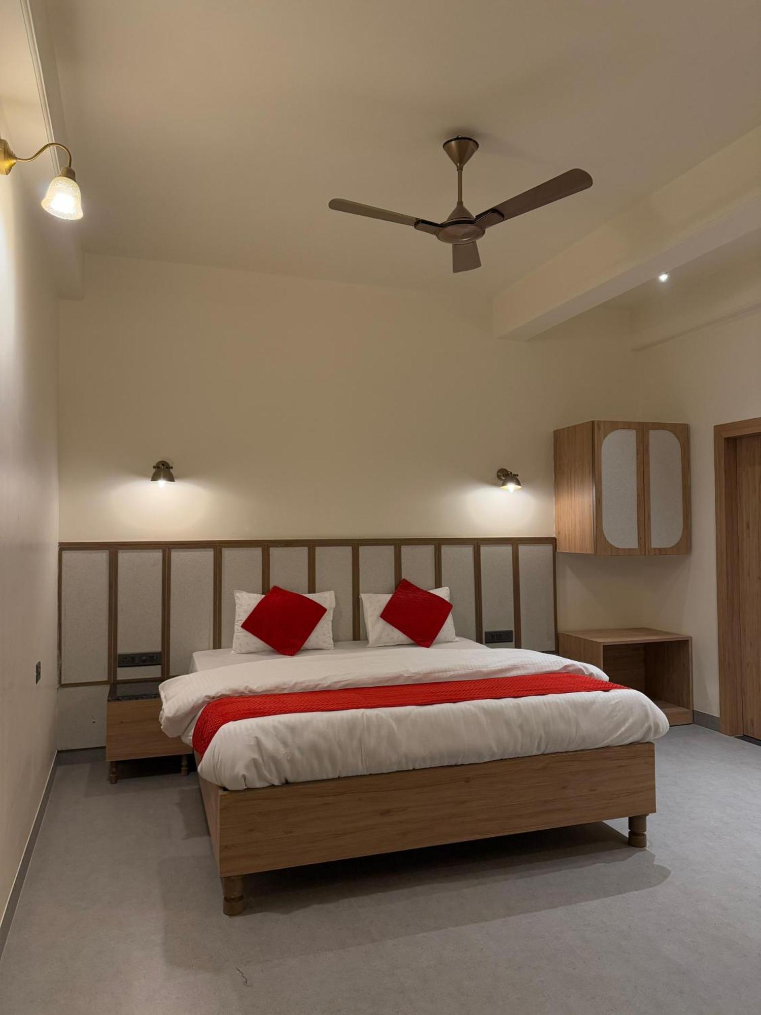 Radhe Krishna Residency Nearest Triveni Sangam Hotell Allāhābād Junction Exteriör bild